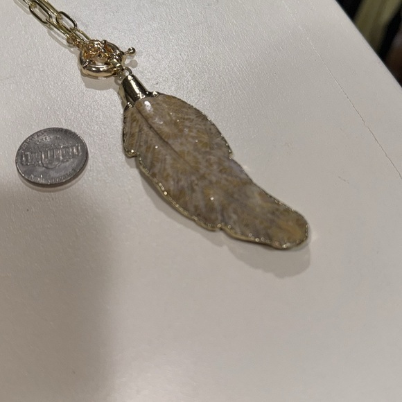 Women’s Feather Link Necklace - Picture 4 of 7